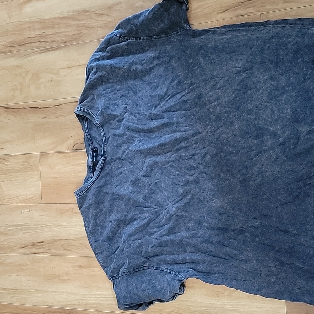 Gray tshirt